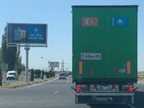 Türkiyənin yük maşını Sevan-Yerevan yolunda - FOTO