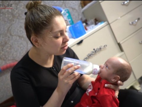 Beşəm dünyaya gətirən Lamiyə: “Uşaqlar eyni anda ağlayırlar” - VİDEO