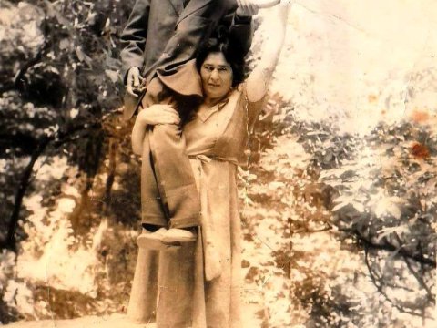 Bir şəklin tarixçəsi - Erməni qadının çiyninə çıxan azərbaycanlı XANƏNDƏ 