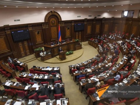 Ermənistan parlamenti Gorus-Qafan yoluna görə toplaşır