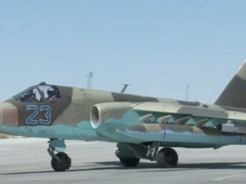 Ermənilərin 58 hədəfini məhv edən “Su-25” Hulusi Akara göstərildi - FOTOLAR