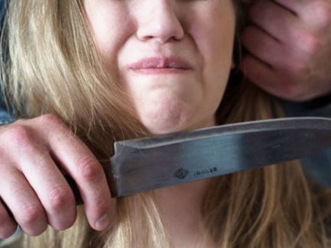 Kürdəmirdə qardaş bacısını qətlə yetirdi