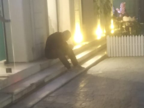 Nazirlik Səyavuş Aslanın küçədə gecələyən oğlunu axtarır