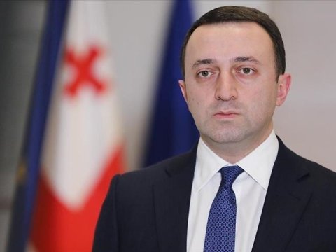 Gürcüstanın baş naziri Saakaşvilini “narkoman” adlandırdı