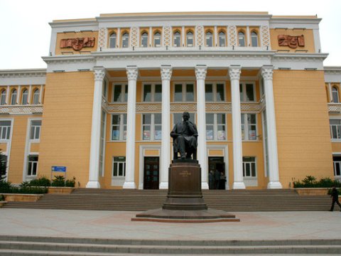 Prezident Bakı Musiqi Akademiyasının əməkdaşlarını təltif etdi