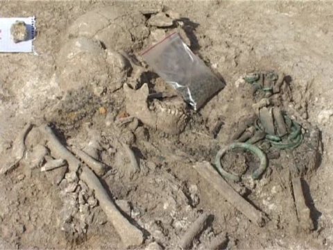 Cəlilabadda qədim məzarlıq aşkarlandı