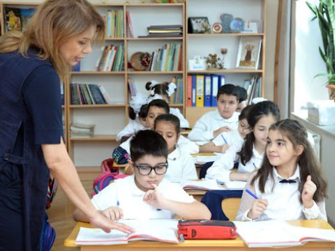 Vaksin vurdurmayan müəllimlər barədə SƏRT QƏRAR verildi 