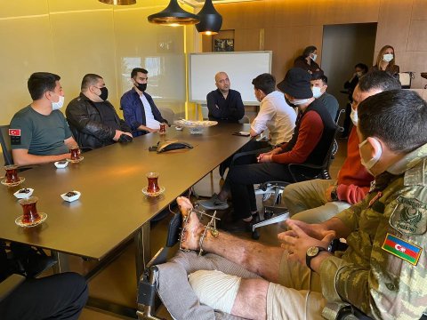 Mübariz Mənsimov Türkiyədə müalicə alan qazilərimizlə - FOTOLAR