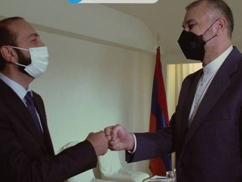 Ermənistan və İran XİN başçıları Gorus-Qafan yolunu müzakirə etdi