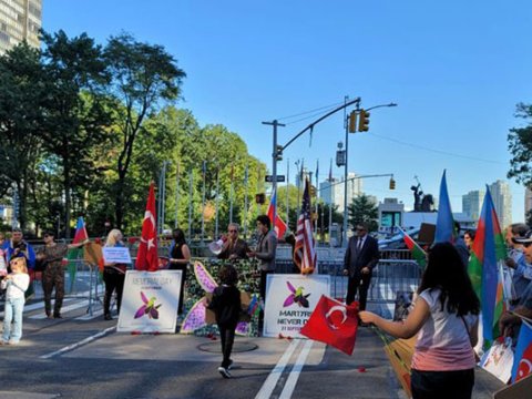Azərbaycanlılar BMT-nin baş qərargahı önündə aksiya keçirdi