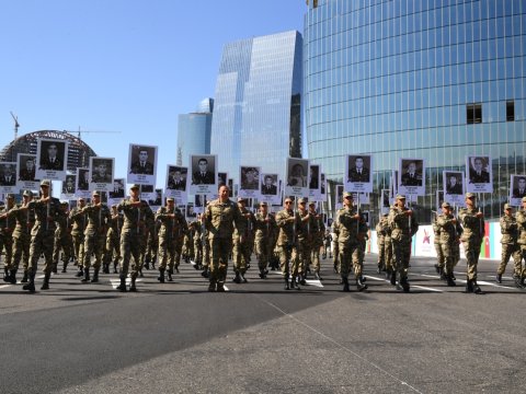 Prezident və birinci xanım yürüşdə iştirak etdi - FOTOLAR - YENİLƏNİB