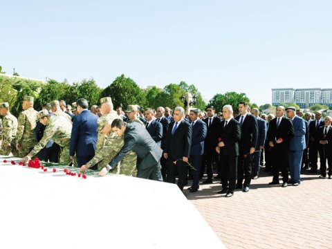 Naxçıvanda şəhidlərin xatirəsi yad edilib
