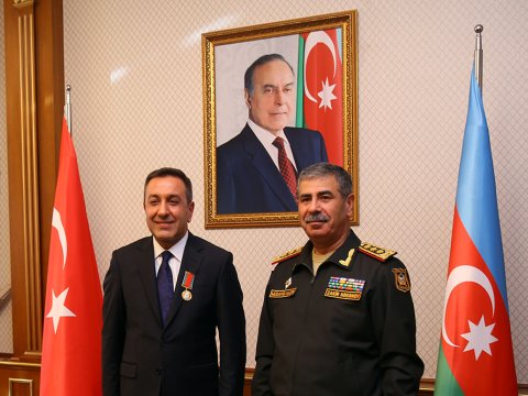Zakir Həsənov Muhsin Dereni təltif etdi - FOTO