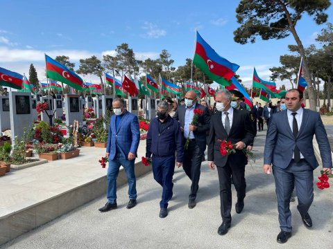 Binəqədi icra başçısı Anım Günü tədbirində - FOTOLAR