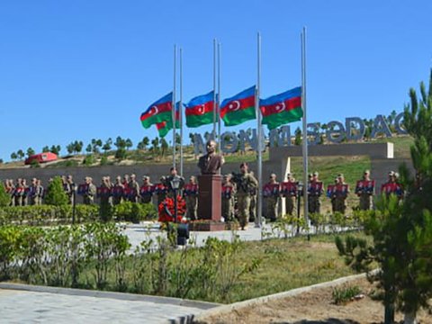 General Hikmət Mirzəyev veteranlarla görüşdü - VİDEO