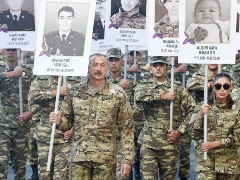 İlham Əliyevin qaldırdığı plakatdakı şəhid kimdir? - DOSYE