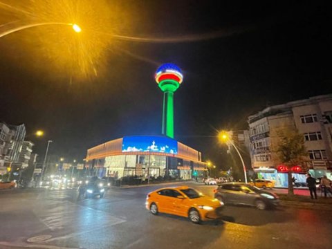 Atakule qülləsində Azərbaycan bayrağı - FOTO