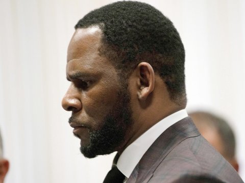 Məşhur müğənni insan alverində təqsirləndirilir