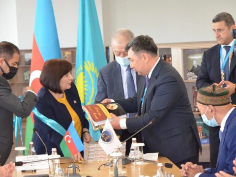 Qazaxıstanda Nizami Gəncəvi ilə bağlı təqdimat olub