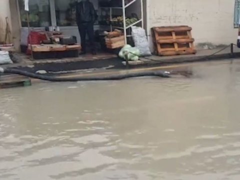 Bakının Yasamal və Sabunçu rayonlarında evləri su basdı - VİDEO  