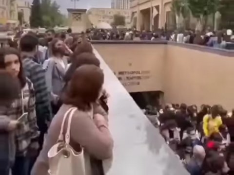 “Elmlər Akademiyası”nın çıxışında izdiham-VİDEO