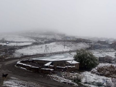 Azərbaycanın kəndlərinə qar yağdı - FOTO