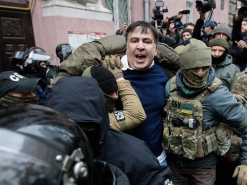 Kreml Saakaşviliyə “İLİŞDİ”: “O getdiyi yeri sirkə çevirir”