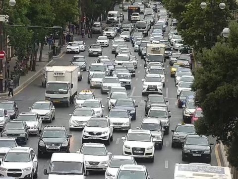 Agentlik: “Bakı yollarında sıxlıq pik həddə çatıb”