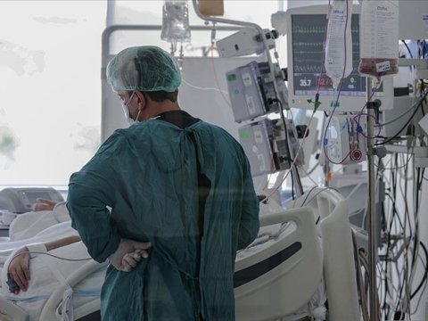 Türkiyədə daha 210 nəfər virusun qurbanı oldu