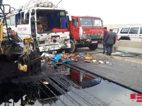 Hacıqabulda avtobus qəzasında 12 nəfər yaralanıb