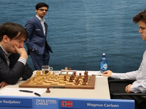 Teymur Rəcəbov Karlsenə qalib gəldi
