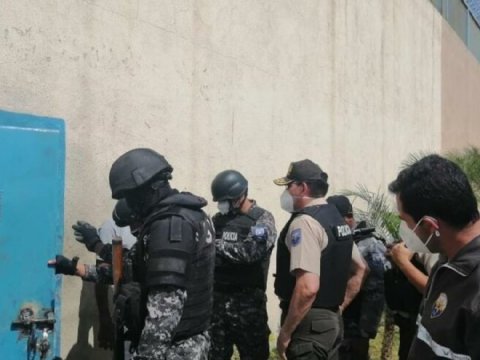 Ekuadorda məhkumlar polislərə atəş açdı: amnistiya olacaq