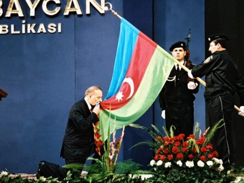 3 oktyabr Azərbaycanın etibarlı təməlinin qoyulduğu gündür - Deputat