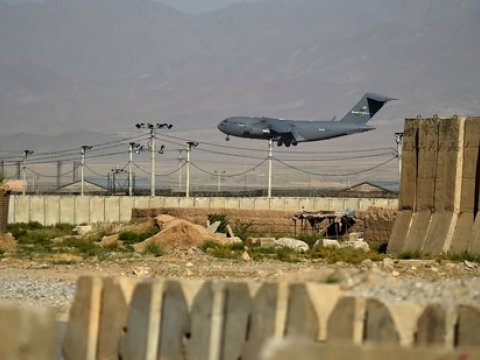ABŞ təyyarələri Əfqanıstanda aviabazaya endi