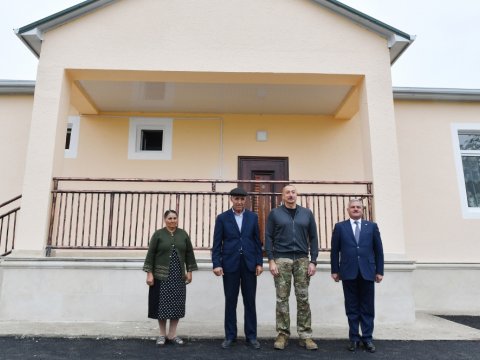 İlham Əliyev evi dağılmış sakinə sual verdi: “Nə ilə dolanırsınız?”