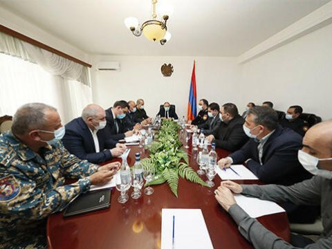Ermənistanda QARŞIDURMA - Müdafiə naziri Milli Təhlükəsizlik Xidmətinin direktoru ilə TOQQUŞUR