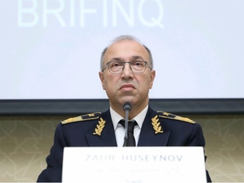 Metroda 9 dəqiqəlik interval - Zaur Hüseynov Tağı Əhmədovun ölənlərinə rəhmət OXUTDURUR