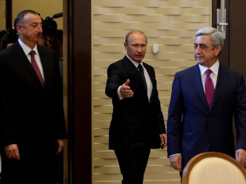 İlham Əliyev Serjiki yerində OTURTDU