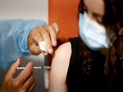 Azərbaycanda 12-15 yaşlılara da VAKSİN vurulacaq