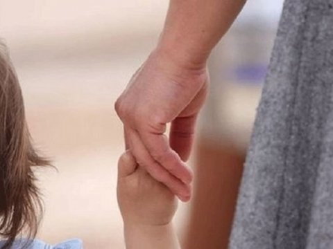 Uşağı qonşuya verib yoxa çıxan valideyn AXTARILIR