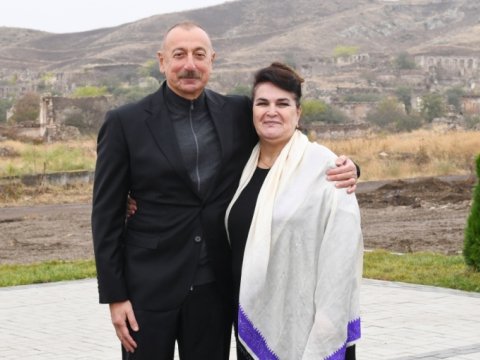 “Dəmir yumruq”u öpmək istəyən xanəndə Modern.az-a DANIŞDI   