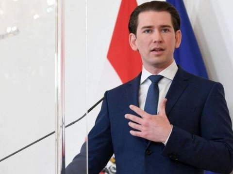 Avstriya kanslerinin ofisinə basqın - O, rüşvətdə ittiham edir