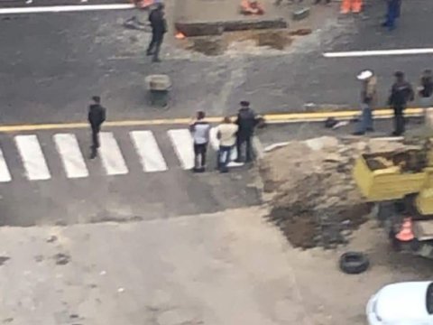 Bakıda iki gün əvvəl çəkilən yol qazıldı - SƏBƏB