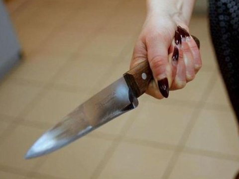 Astarada qadın qadını bıçaqladı
