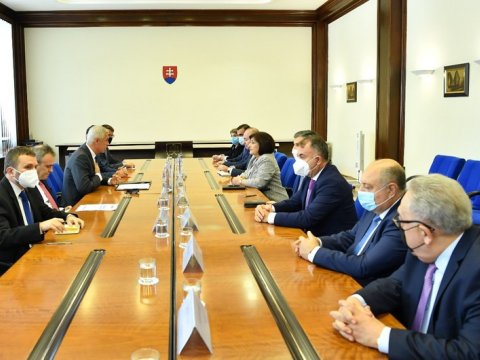 Spiker Slovakiyanın xarici işlər naziri ilə görüşdü