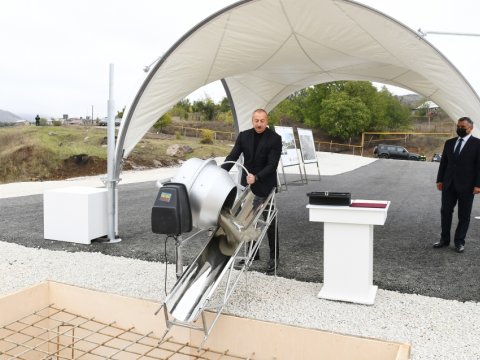 Prezident Hadrutda məscidin təməlini qoydu