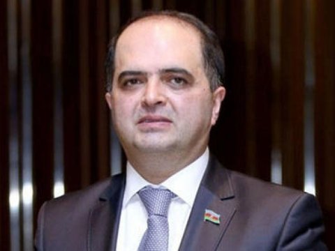 Deputat hamilə tələbələrdən vaksin tələb edilməsinə QARŞI ÇIXDI