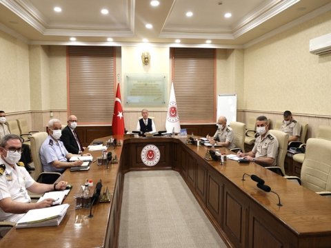 Hulusi Akar yüksək rütbəli zabitlərlə videokonfrans keçirib