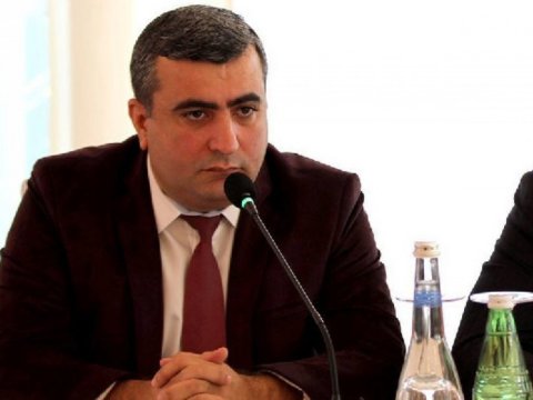 Jurnalist Elnur Əşrəfoğlu SAĞDIR