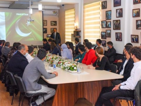 Pakistanlı rektor ADU-da mühazirə oxudu - FOTO